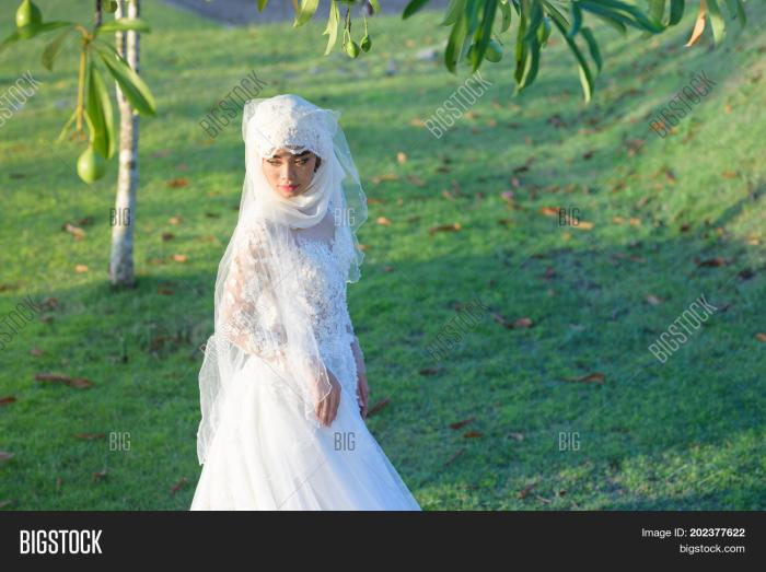 Muslim wedding dress white