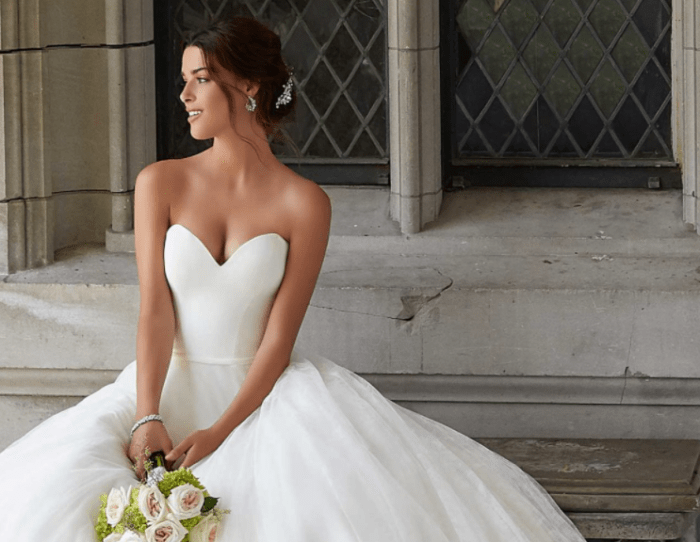 Necklaces to Wear with Strapless Wedding Dresses