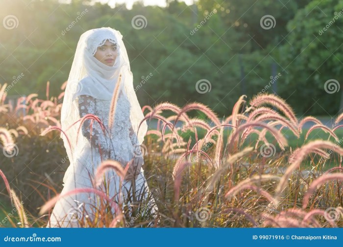 Muslim wedding dress white