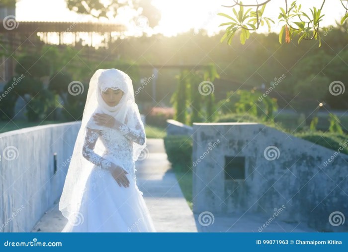 Muslim wedding dress white